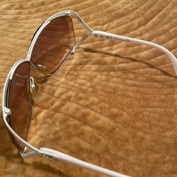 CHRISTIAN DIOR VTG WHITE SUNGLASSES - Picture 5 of 9